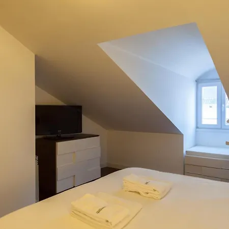 Flh Chiado Artsy Duplex דירה *